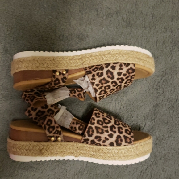 Leopard Sandals - Picture 3 of 9